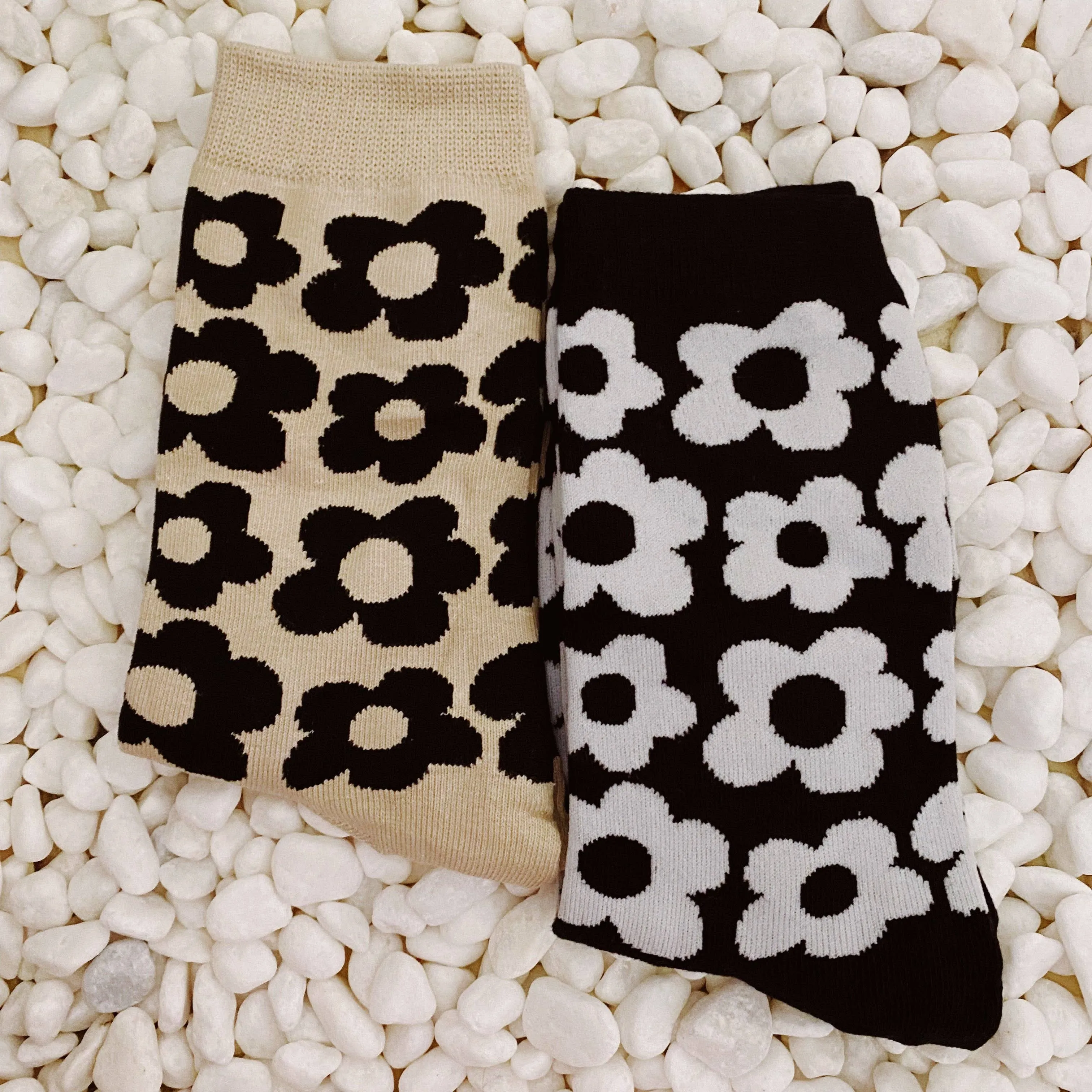 MODERN DAISY SET OF 2 SOCKS