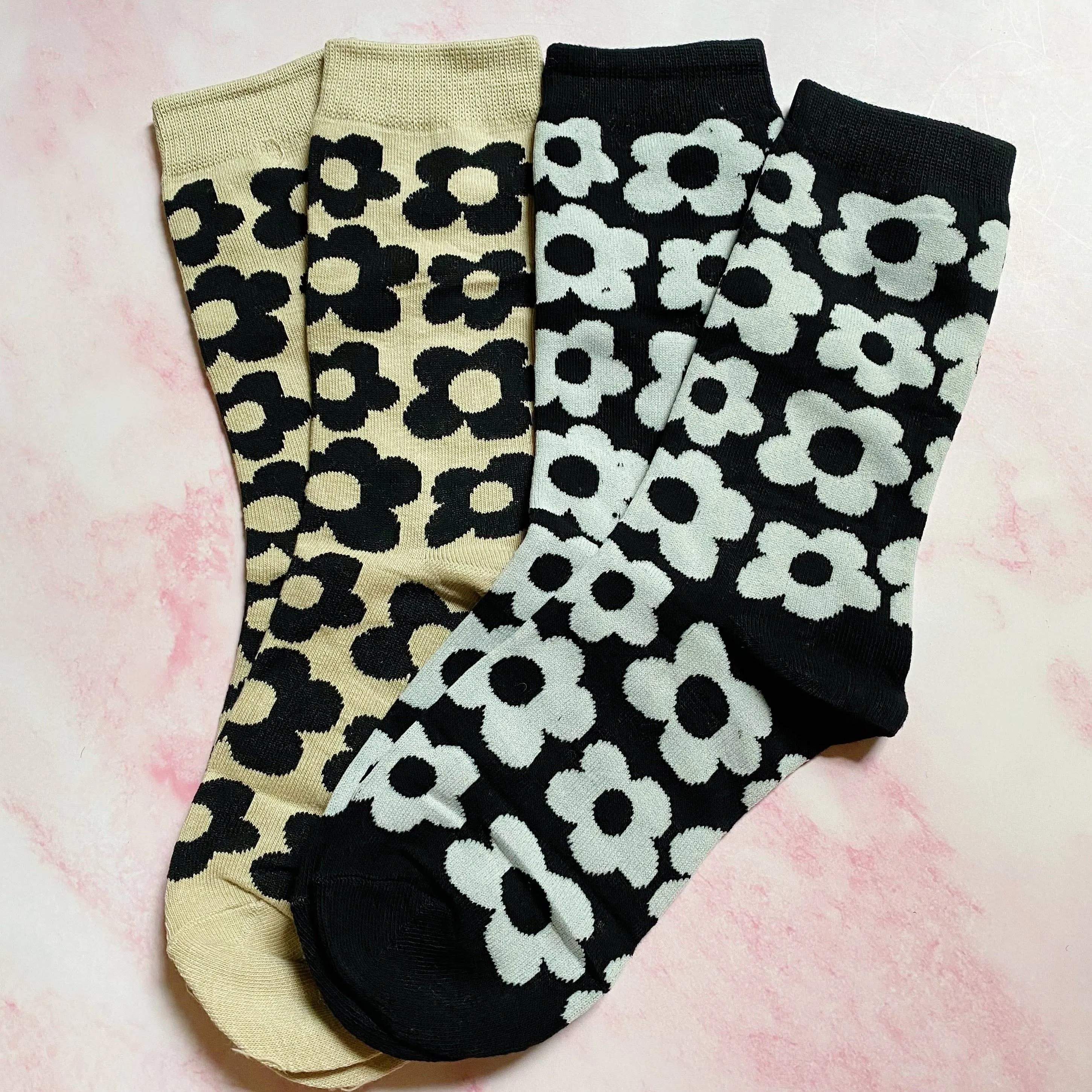 MODERN DAISY SET OF 2 SOCKS